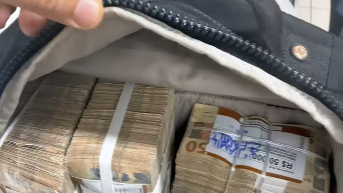 PF APREENDE R$ 600 MIL EM ESPÉCIE DURANTE AÇÃO CONTRA CRIMES ELEITORAIS EM NITERÓI