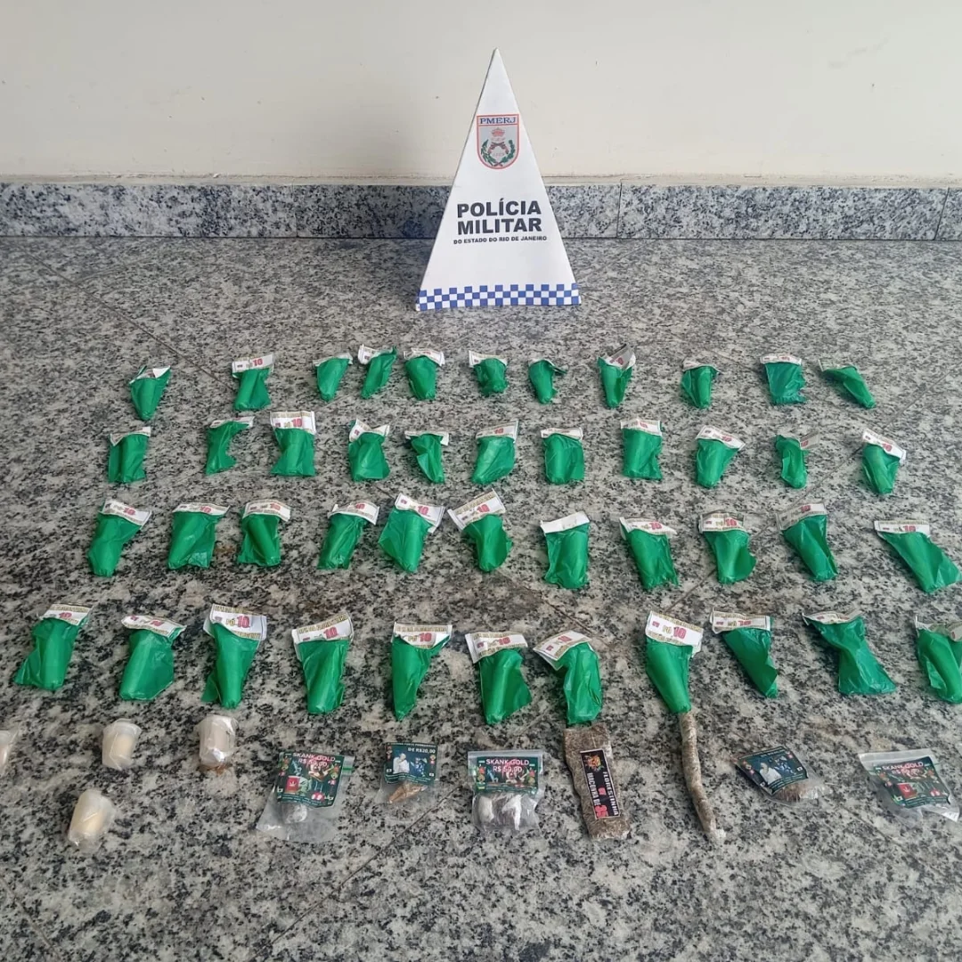 Operação da PM termina com apreensão de cocaína, skank e crack em casa abandonada em Tamoios